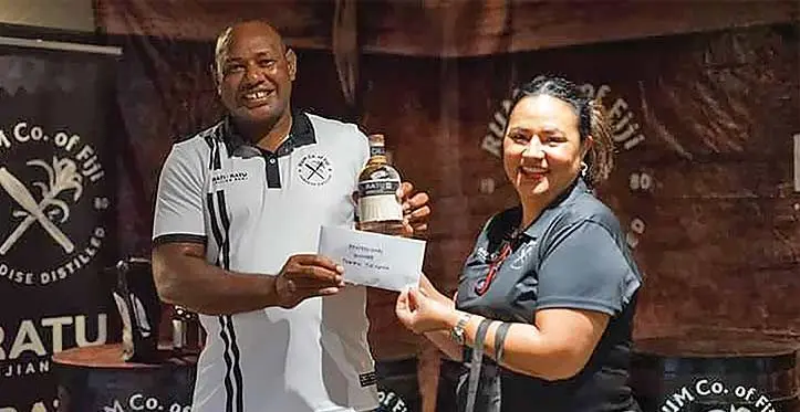 Tomasi Tuivuna (left) receives his prize from Paradise Beverages head of marketing Etrina Simpson at the Denarau Golf and Racquet Club in Nadi on July 22, 2023. Photo: Waisea Nasokia