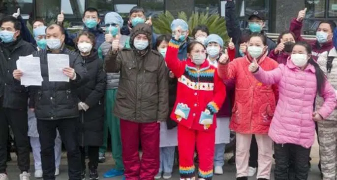 The recovered patients with severe novel coronavirus pneumonia (NCP) pose for photos with medical staff at the west campus of Wuhan Union Hospital in Wuhan, central China's Hubei Province, Feb. 19, 2020. A total of 31 patients infected with severe NCP recovered and were discharged on Wednesday from the hospital, after receiving medical treatment of nearly two weeks. (Xinhua/Cai Yang)