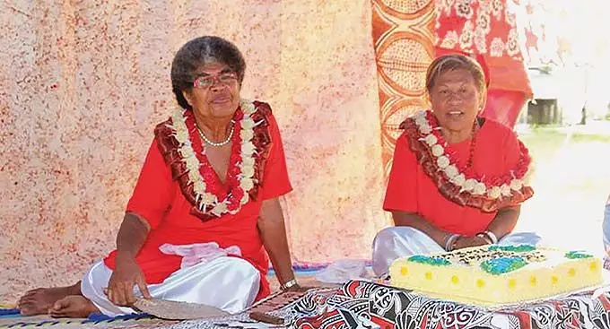 Tuisorisori sisters Sainimere Rauqeuqe (left) and Miriama Kadavu Chambault.