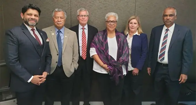 (L-R) Attorney General of Fiji, Hon Aiyaz Sayed-Khaiyum, Prime Minister of Cook Islands, Hon. Henry Puna, Graeme McNally, Deputy Prime Minister of Samoa, Hon Fiame Naomi Mata’afa, Jenni Lightowlers and Satish Chand. 