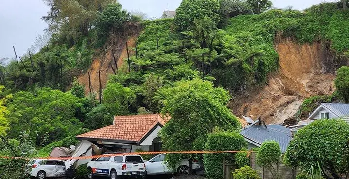 This landslip damaged several homes in Tauranga’s Egret Ave. Photo: Cameron Avery / NZ Herald