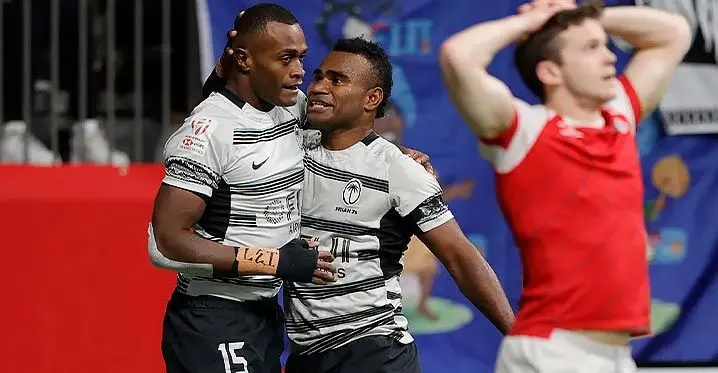 Fiji Airways Fijian men’s rugby sevens forward Rauto Vakadranu is congratulated by Jerry Tuwai for scoring their winning try against Great Britain in their pool encounter during the Vancouver Sevens tournament at the BC Place Stadium in Canada on March 5, 2023. Photo: World Rugby