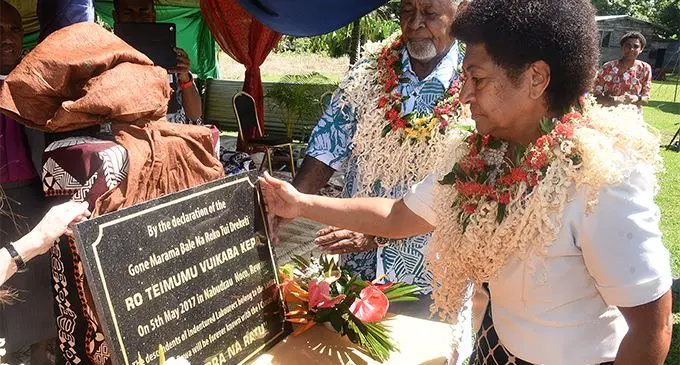 Tui Noco Ratu Isoa Damudamu (left) and Marama Bale na Roko Tui Dreketi, Ro Teimumu Kepa while  unveiling of Plaque to commemorate the name for descendent of Indian Indenture Labourers , “Luvedra na Ratu” at Noco Village in Rewa on May 5, 2017. Photo: Ronald Kumar.
