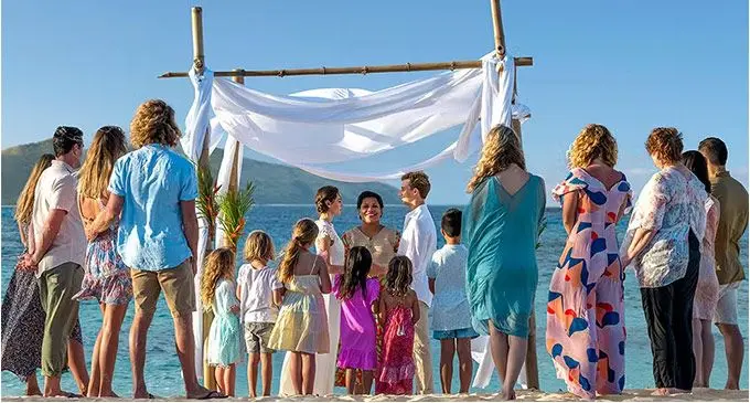 Organising and executing a wedding from afar may seem overwhelming, but you’ll soon discover getting married in Fiji can be a lot less stressful than coordinating a traditional wedding back homek, Brides said in a recent publication.