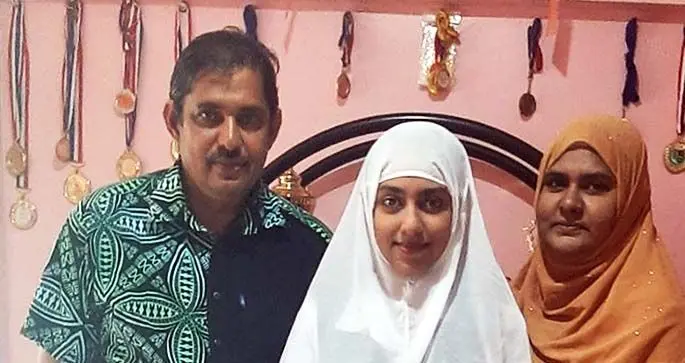 Fiza Khan is flanked by her parents Salim Khan and Shenaaz Begum.