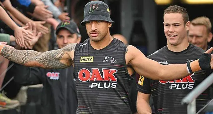 Viliame Kikau greeted by fans in their final training run in Sydney on September 30, 2022.