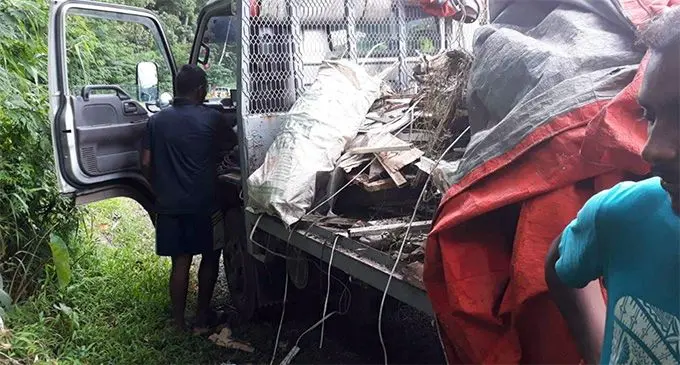 A Ministry of Forestry official caught a man with a truck, registration number EE:253 throwing rubbish along the Colo-i-Suva Forest Park.