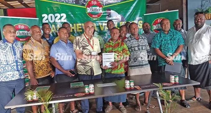 Paradise Beverages general manager sales and corporate affairs Joe Rodan Snr (front, fourth from left) seals the sponsorship deal of Uwa Tawalo while Nahehevia Sevens officials look on in Walu Bay, Suva, on June 10, 2022. Photo: Simione Haravanua