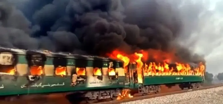 Fire broke out on a train in Pakistan on Thursday after a gas canister carried by a passenger exploded. Photo: Alanbat News