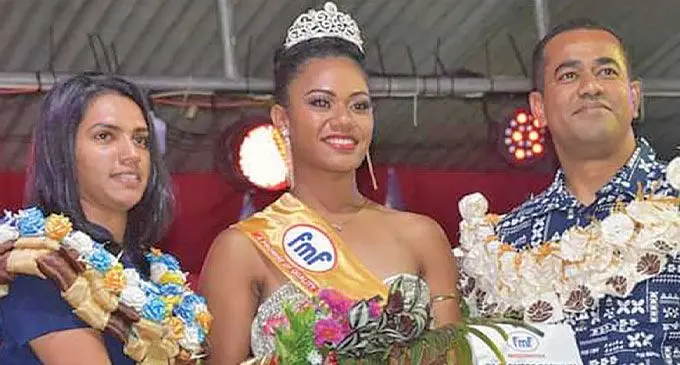 From left: FMF Foods Limited Regional Sales Manager (west) Krishnita Reddy, Miss FMF Ba Farmers Carnival 2023 Catriona Maryjane Navuru and Minister for Lands and Mineral Resources Filimoni Vosarogo. Photo: Waisea Nasokia