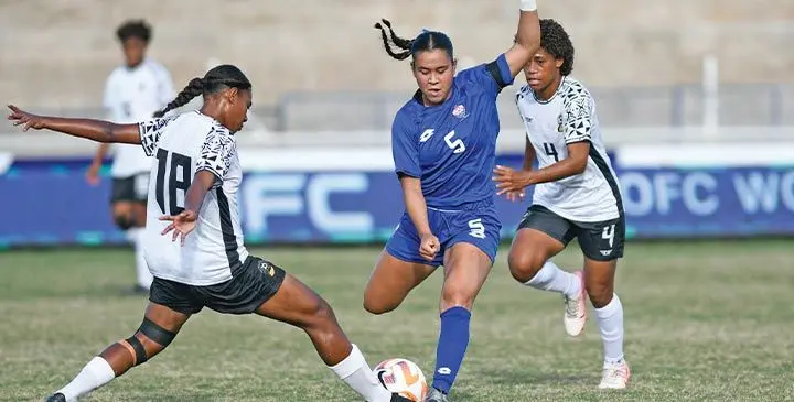 Samoa’s Oteta Kitiona (5) leads the attack against Fiji’s Ema Mereia (18) during their 3rd and 4th place playoff at the HFC Bank Stadium in Suva on July 19, 2025. Photo: Josua Buredua