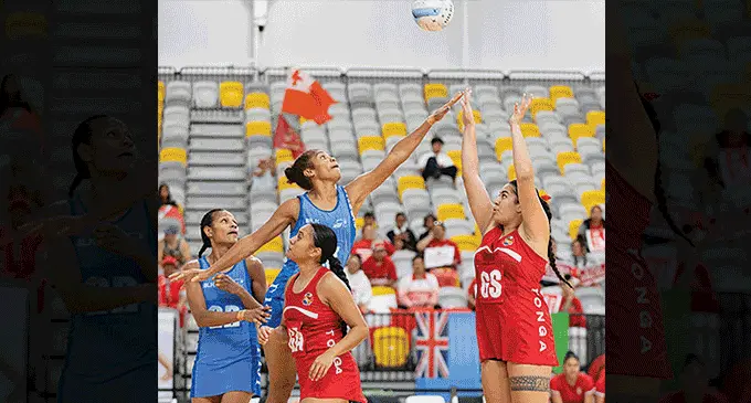 Fiji Pearls Goalkeeper (GK) Sereana Maragi and Goal Defender (GD) Vakaoca Bolakoro defend against Tonga. Photo: Netball Fiji