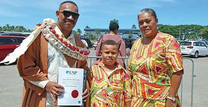 Lasarusa Vakuruivalu with his brother, Kelepi Vakuruivalu, and mother, Sera Vakuruivalu. Photo: Josefa Babitu