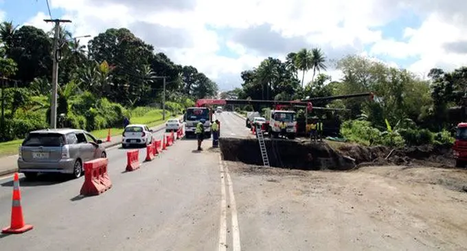 Water Authority of Fiji workers trying to seal the water leakage coming from its burst pipeline in Nabua on July 23, 2022. Photo: Water Authority of Fiji