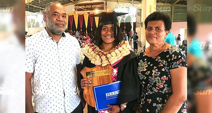 Losana Baseresere is flanked by her parents. Photo: Waisea Nasokia