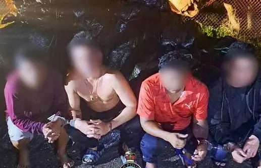 Four South American nationals and two locals were arrested in an early morning drug raid in Vatia waters yesterday.