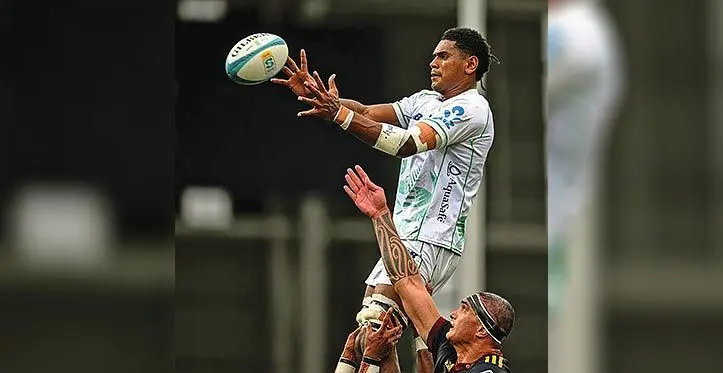 Swire Shipping Fijian Drua openside flanker Kitione Salawa wins a lineout throw while Pari  Parkinson of Highlanders looks on during their Shop N Save Super Rugby Pacific clash on March 25, 2023 at Forsyth Barr Stadium in Dunedin, New Zelanad. Photo: Fijian Drua