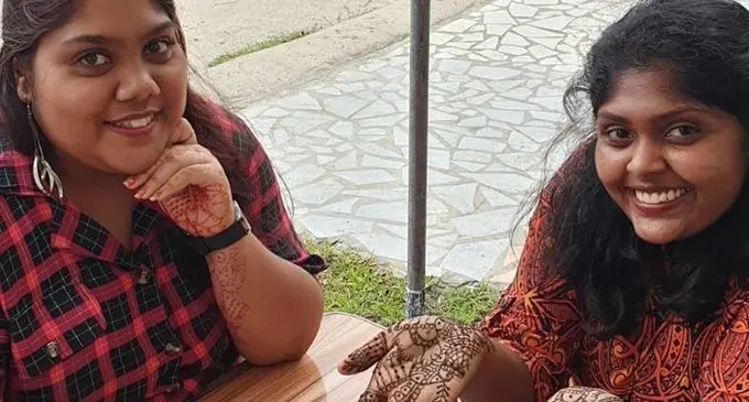 Shania Reddy and Shannon Shapna at their Mehndi stall during the ‘Christmas in the Park’ at the South Seas Club car park on December 25, 2021. Photo: Raymond Reddy