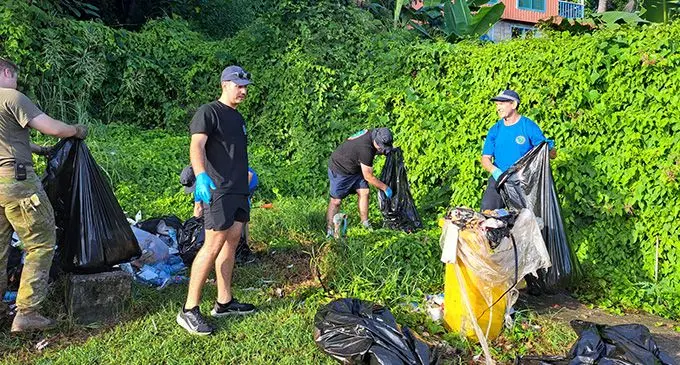 Australian police joined their Solomon Islands counterparts in a clean-up operation to launch the Pacific Games partnership. Photo: Australian Federal Police.