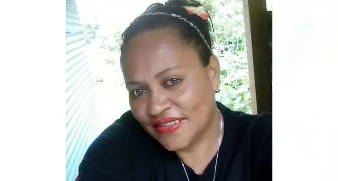 Melania Bukamoto.