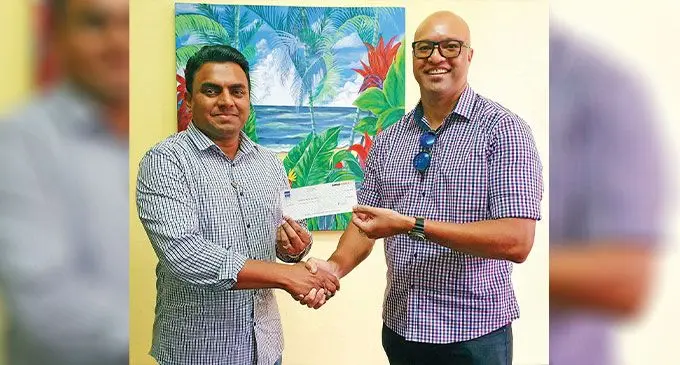 Dayals Steels owner Jay Dayal (left) hands the $10,000 cheque to Fiji Amateur Boxing Association baord member Thomas Johansen. Photo: FABA.