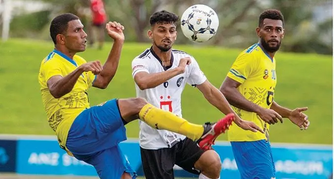 Nadroga defender Paula Buke controls the ball from Suva’s Ramzan Khan while Rusiate Matererega looks on during the Digicel Premier League clash at the ANZ Stadium, Suva, on November 7, 2021. They drew 2-2.  Photo: Leon Lord