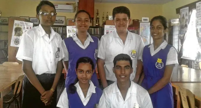 Standing (from left): Deputy headboy Ashitosh Prasad, deputy headgirl Joana Baleiratanui, assistant headboy Sherman Kant, assistant headgirl Shama Kumar. Sitting are headgirl Nivashna Kamlesh and headboy Rishen Anish Chand. Photo: Shirika Shalini 