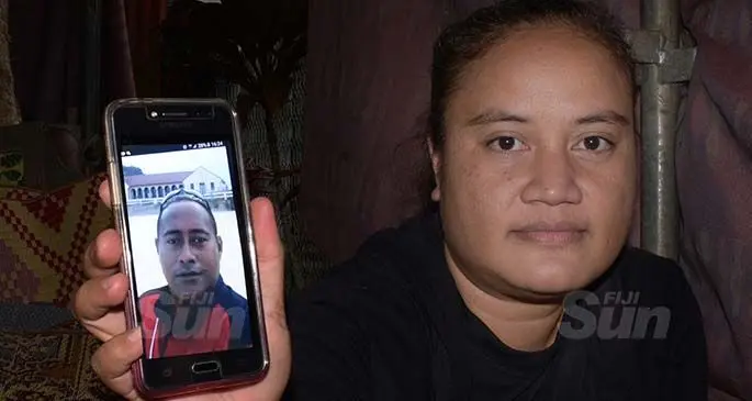 Theresa Linda 37, with the picture of her late husband Sauhili Patrick Tokoara 38, who died on Monday. Photo: Ronald Kumar.