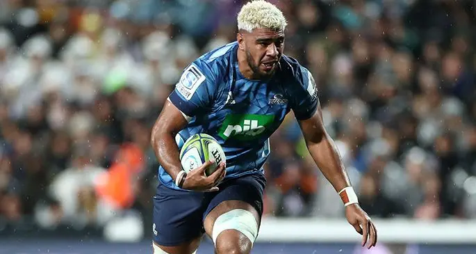 Blues forward Hoskins Sotutu.