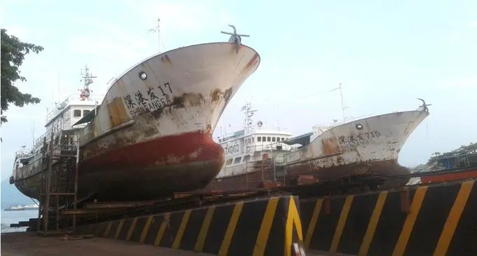 The fishing vessels Shen Gan Fa 17 and the Sheng Gang Fa 175 at the FSHIL 1000 tonne slipway at Walu Bay in Suva.