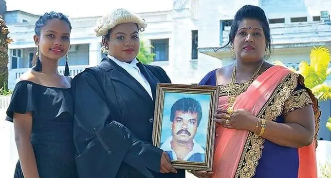 A proud moment.. From left: sister Shweta Shaniya Shankar, Ashnita Shankar, Ashnita Shankar and mother Rohini Roshni Lata with a picture of her later dad Anil Shankar.