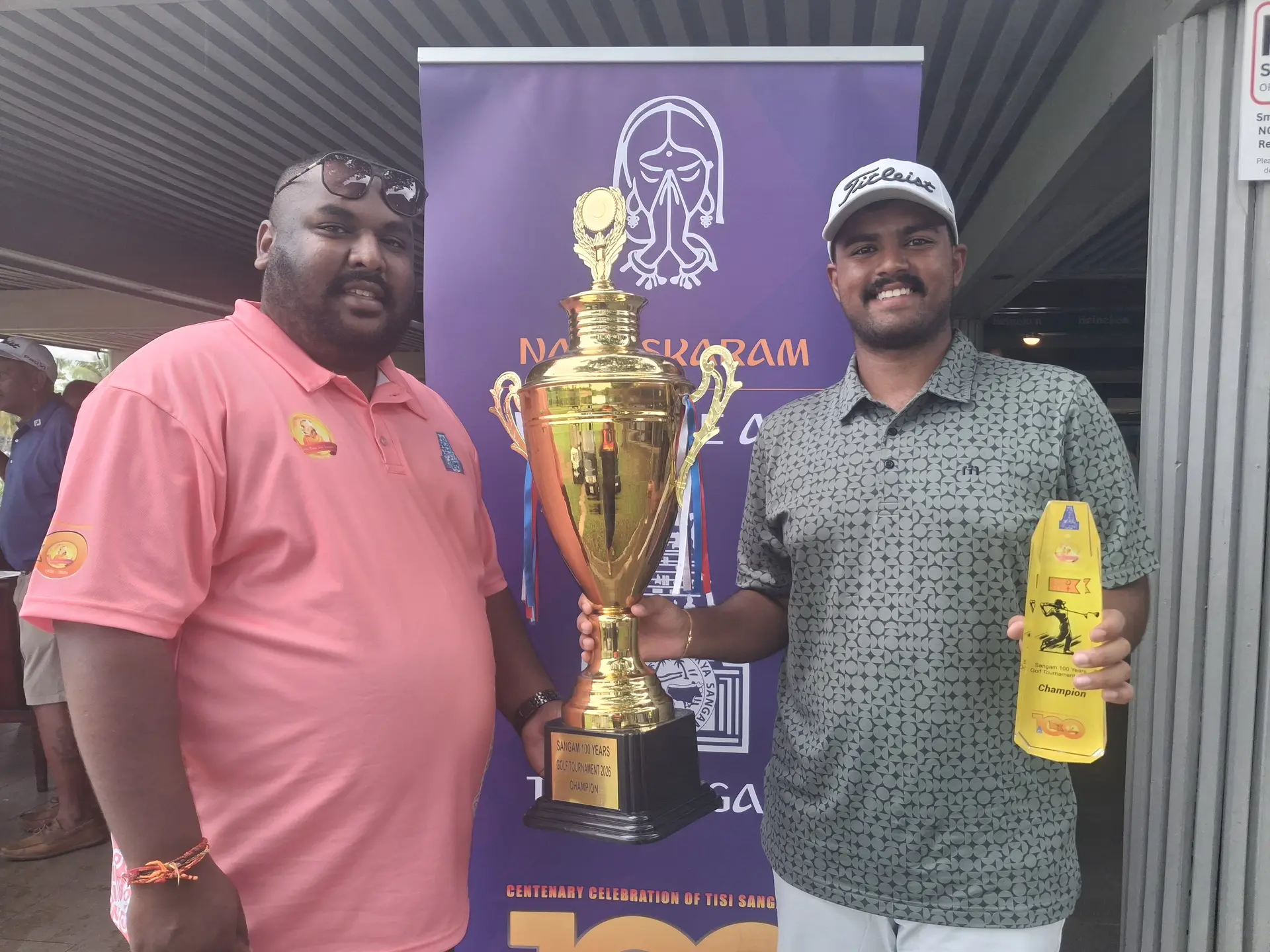 Sangam Golf coordinator Kartik Dass with winner Shakeel Pillay at Denarau.