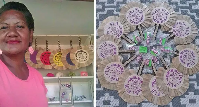 Ko Iowana Salusalu ka taukena tiko na Wananavu Earrings e na nona sitoa mai Natovi, Tailevu. (Mawi) Mai na caka sau, sa toso na nona bisinisi kina volitaki iri.