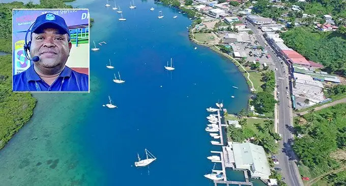 Savusavu, Vanua Levu INSET: Timoci Waqaituakana