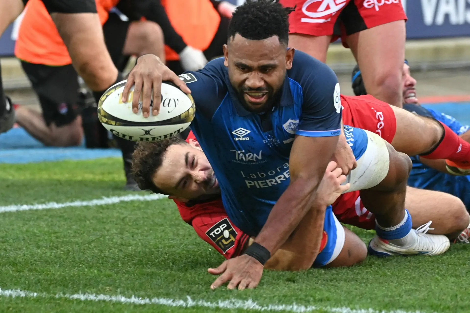 Vilimoni Botitu will stay at Castres until 2028. 