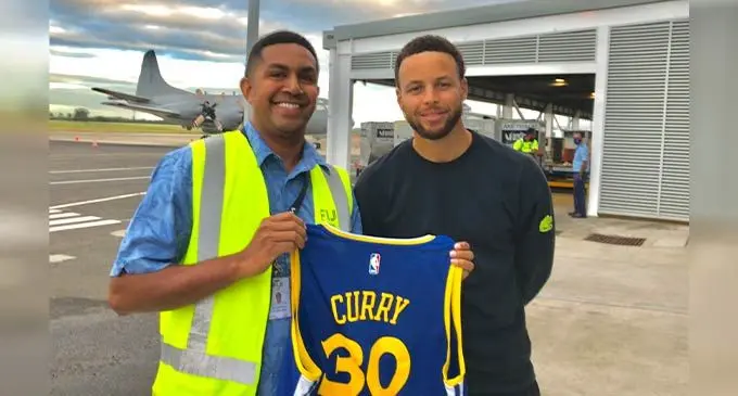 Fiji Link staff member Pau Sirivalu with NBA star Stephen Curry.