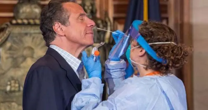 New York State Governor Andrew Cuomo (L) demonstrates how to get a COVID-19 test during a daily COVID-19 press briefing in Albany of New York State, the United States, on May 17, 2020. (Darren McGee/Office of Governor Andrew M. Cuomo/Handout via Xinhua)