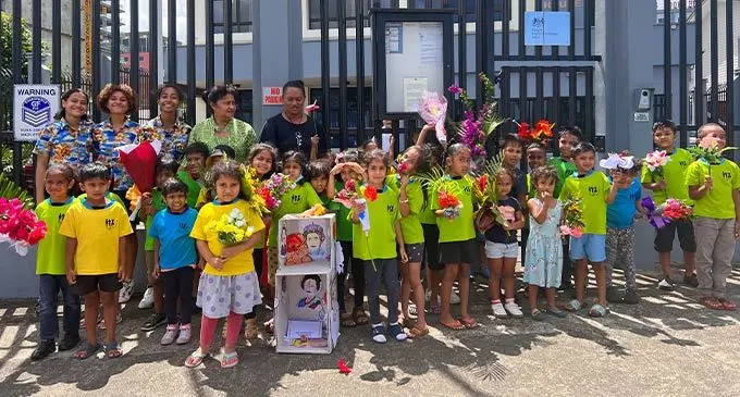 Students, parents and teachers from Early Learning Centre and Pacific Nations School paying tribute to the late Queen Elizabeth II at the British High Commission in Suva on September 13, 2022. Photo: Nolishma Narayan