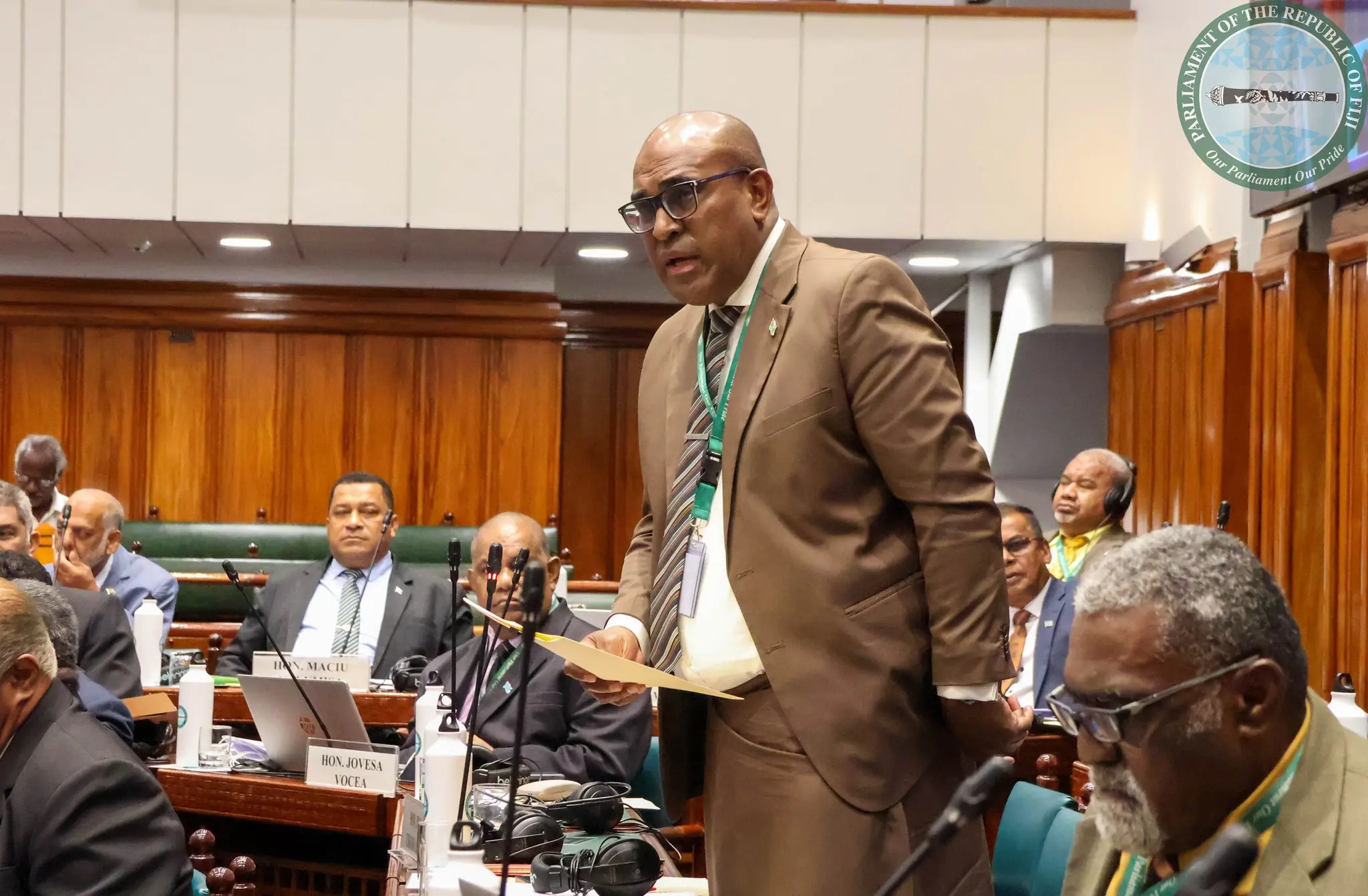 Minister defends limits on doctors’ speech