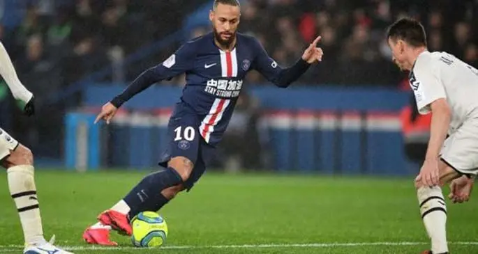 Neymar (L) of Paris Saint-Germain competes during the Ligue 1 football match between Paris Saint-Germain (PSG) and Bordeaux in Paris, France, Feb. 23, 2020. (Photo by Jack Chan/Xinhua)