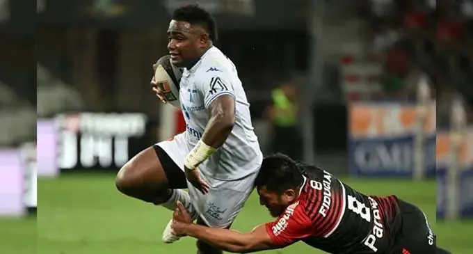 Castres winger Filipo Nakosi on attack against Toulouse in this morning’s Top14 semifinal clash in Nice, France. Castres won 24-18. Photo: France 24