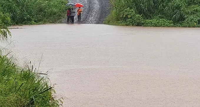 People were seen waiting on the other side of the flooded bridge at Nakama Village on January 6, 2021. Photo: Sampras Anand.