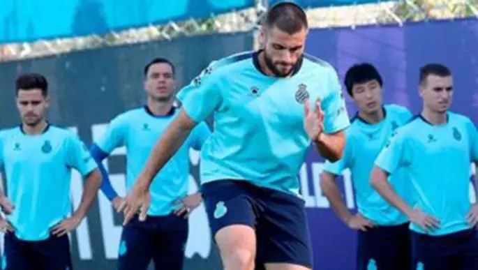 Players of RCD Espanyol attend a training session in Barcelona, Spain, May 18, 2020. The return of football to Spain moved a step closer on Monday as the teams in Spain's Liga Santander and Liga SmartBank (first and second divisions) are able to train in groups of up to 10 players. (RCD Espanyol/handout via Xinhua)