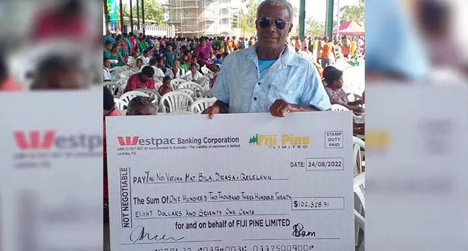 Apenisa Kurisaqila with the cheque handed over by Prime Minister Voreqe  Bainimarama to the Mataqali of Bila, Drasa and Qelelevu of the Yavusa Noi  Vatuma at the Tropik Wood Drasa mill complex in Lautoka on August 26, 2022.  Photo: Salote Qalubau