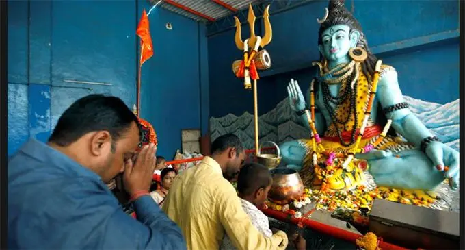 Devotees celebrate this day by offering the holy Ganga water on Shivalinga.