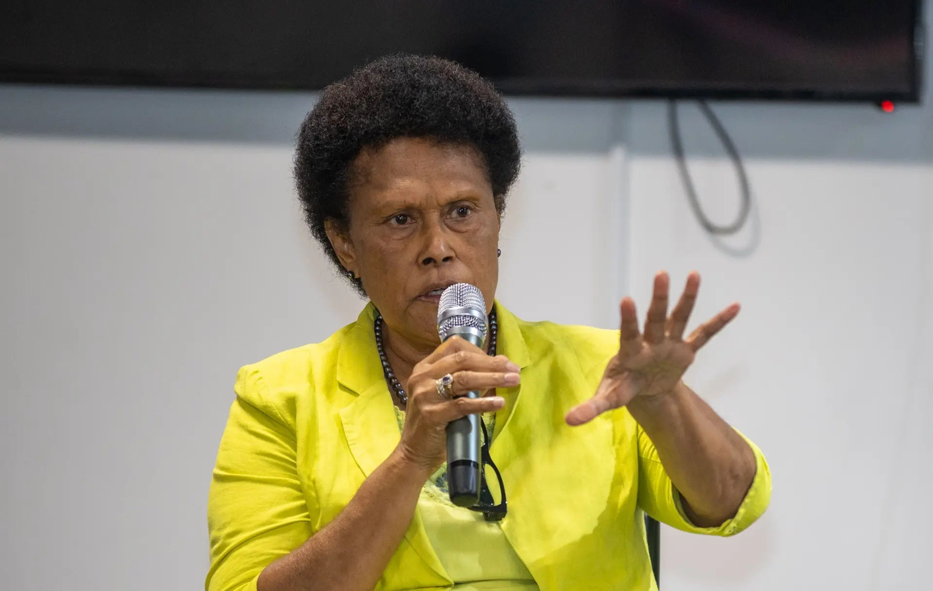 Adi Sivia Qoro.