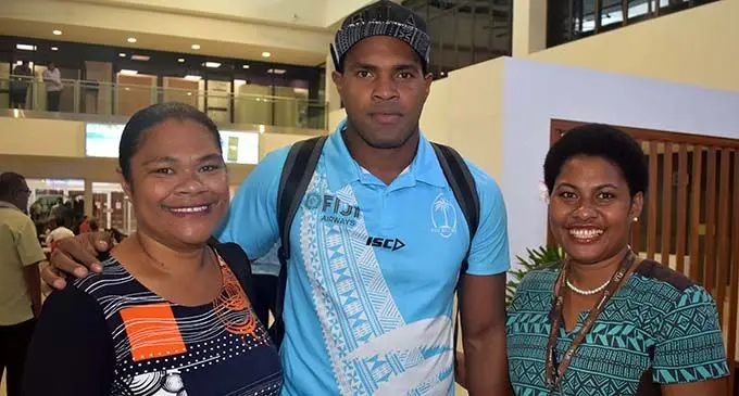 Fiji Airways 7s forward Josua Vakurinabili with fans at Nadi International Airport on March 13, 2019. Photo: Waisea Nasokia
