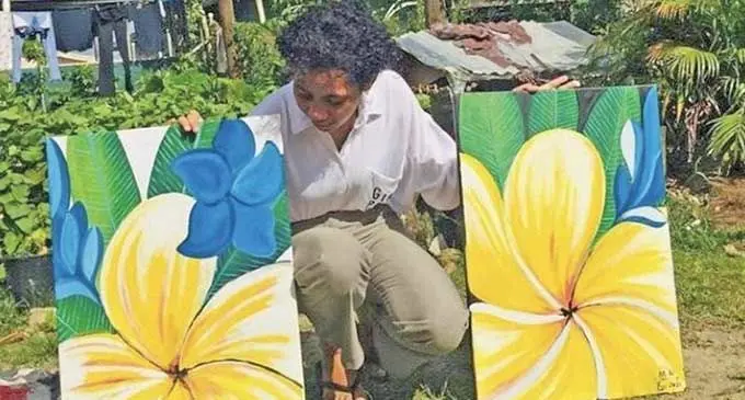 Mele Nabola with two of her acrylic paintings.