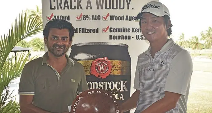 Sam Lee (right) receives his prize from Kaushal Tappoo on March 13, 2021. Photo: Waisea Nasokia