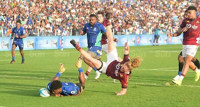 Swire Shipping Fijian Drua second five eight Kalaveti Ravouvou beats Highlanders winger Scott Gregory to score the third try in their Super Rugby Pacific clash and behind him is hooker Mesulame Dolokoto at the ANZ Stadium, Suva, on April 30, 2022. The try was set-up by first five eight Teti Tela. Photo: Ronald Kumar